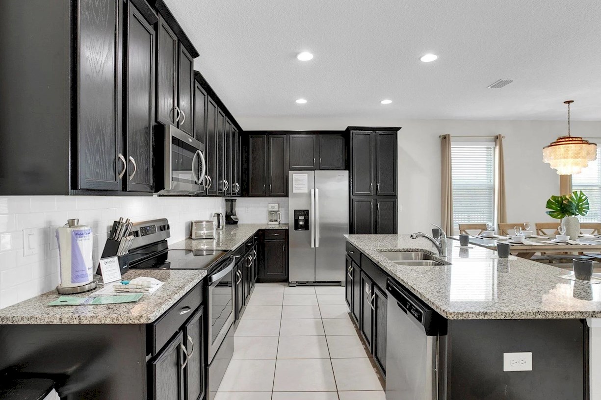 Kitchen with Breakfast Bar