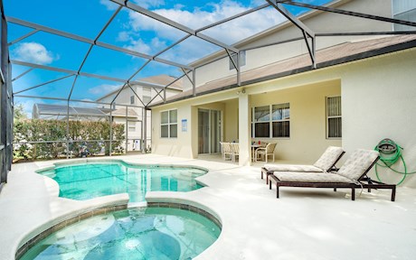 Spacious 5 bed, 4 Bath Villa at Legacy Park with Private Pool