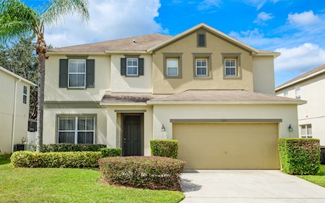 Spacious 5 bed, 4 Bath Villa at Legacy Park with Private Pool