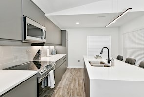 Newly Remodelled 3 Bed/3 Bath - Pool Heat Free Jan-March 25