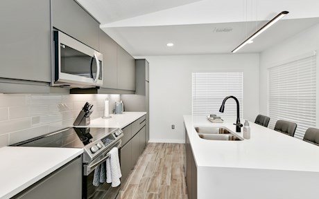 Newly Remodelled 3 Bed/3 Bath 