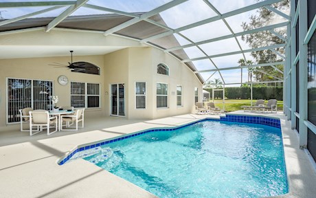 4 Bed 3 Bath Contemporary Villa on Hampton Lakes