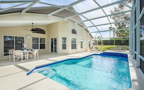 4 Bed 3 Bath Contemporary Villa on Hampton Lakes