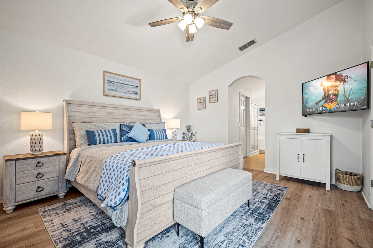 Master Bedroom with En-Suite Bathroom