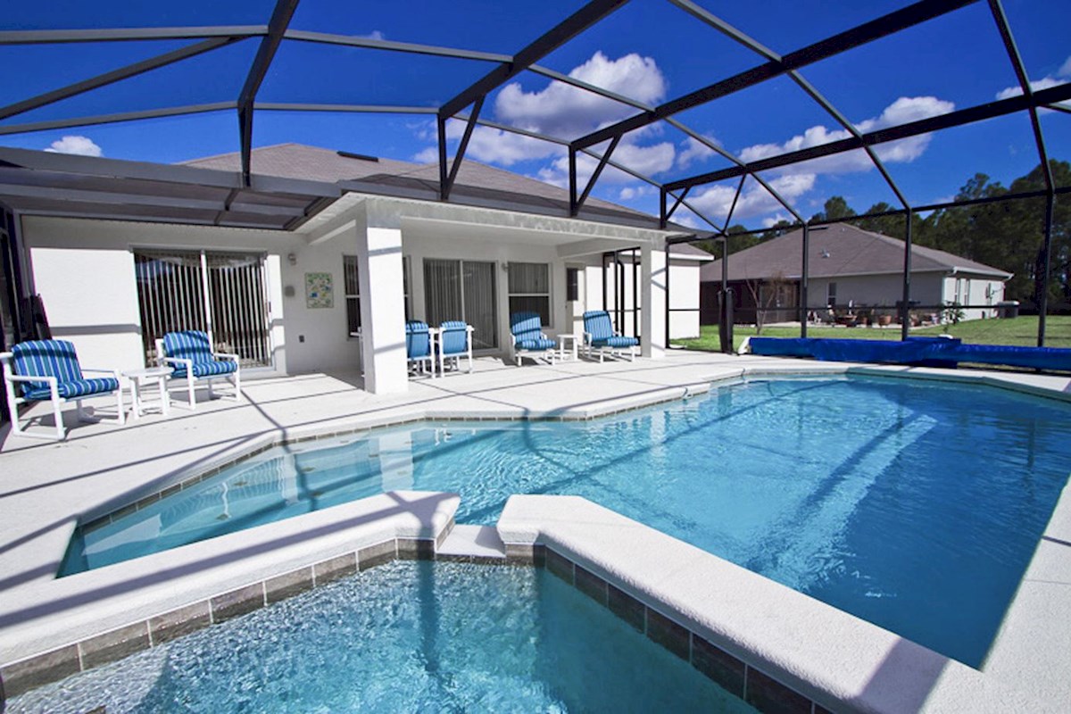 Large pool with jacuzzi and