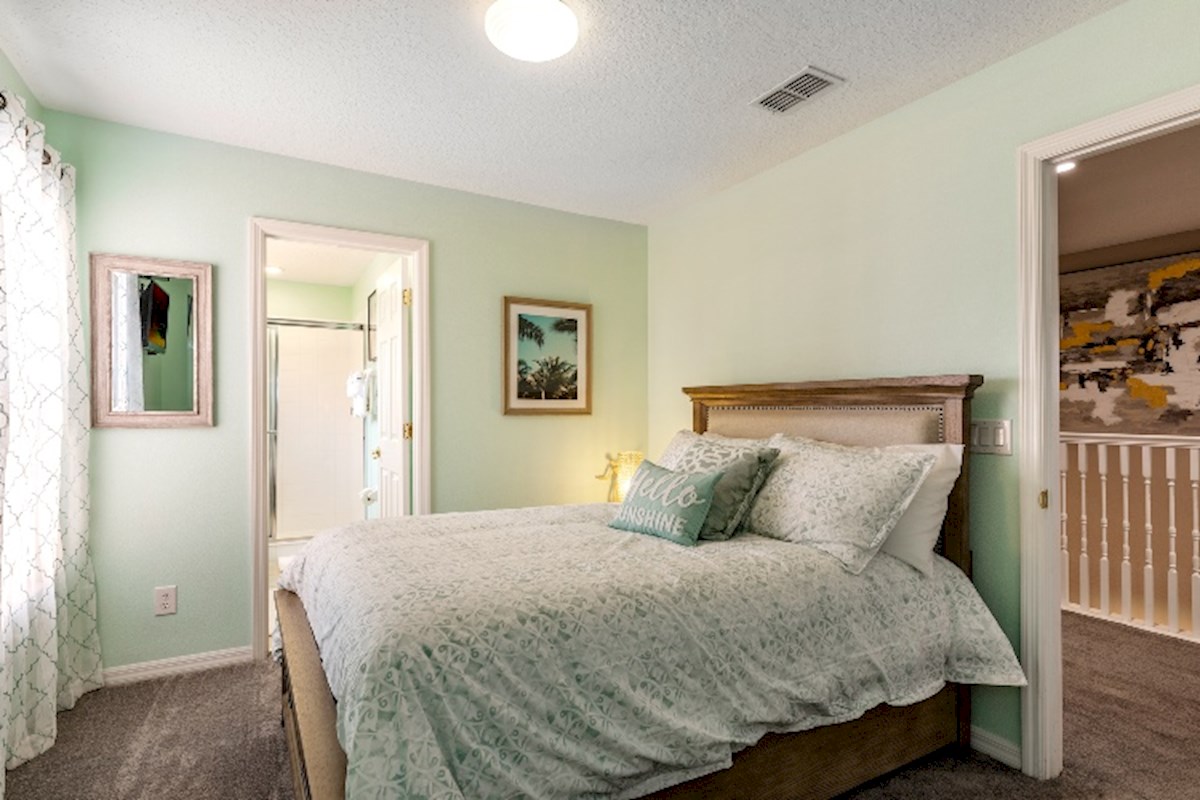 Bella Vida 6 Bed/5 Bath newley decorated with lake view