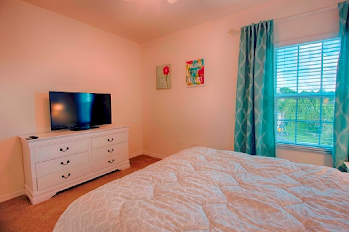 Watersong Vacation Rental with Lake View 5 Bedroom 4 ½ Bath