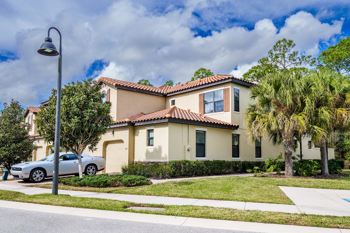 * Fountains at Champions Gate 3 Bed 3.5 Bath Townhome