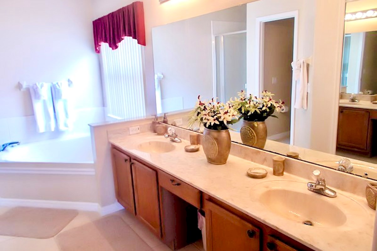 3 Bedroom 2 Bath Villa on Liberty Village in Kissimmee (ref 44)