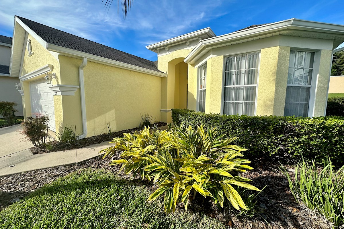 4 Bedroom 3 Bath Villa on Tower Lake at Calabay Parc Ref 327