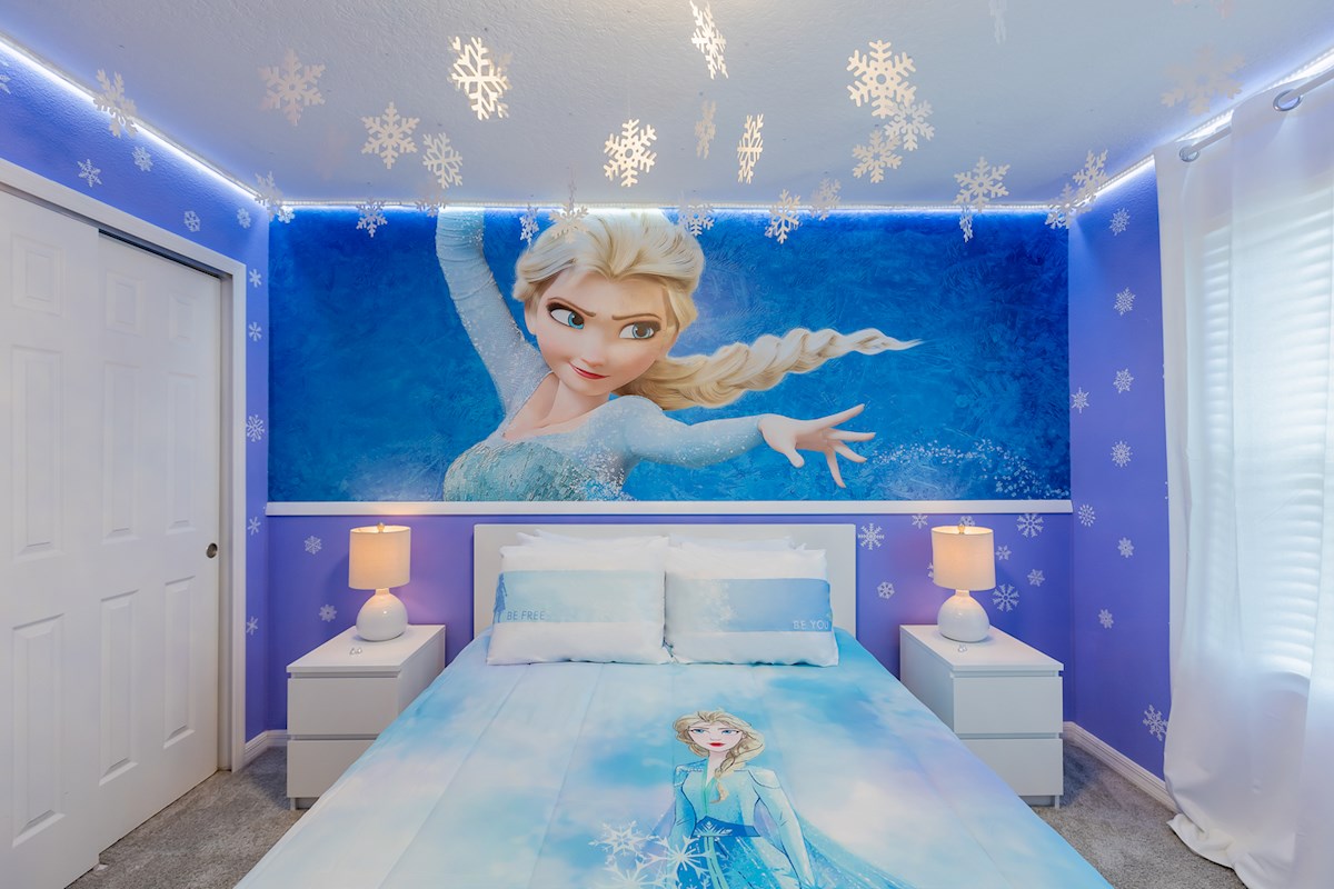 Frozen Themed Bedroom with En-Suite Bathroom