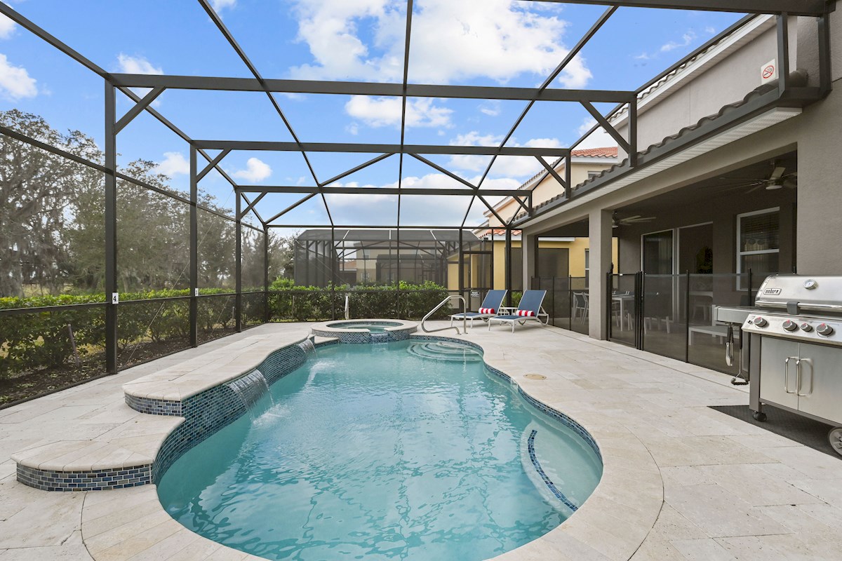 Pool & Spa