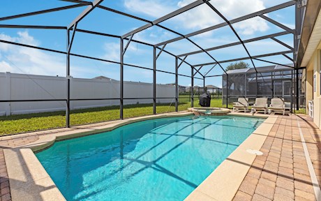 Modern & Bright 5 bed, 3 bath Villa with South Facing Pool  