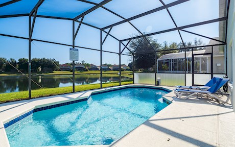 Beautiful 4 Bed 3 Bath Villa with Stunning Lake View