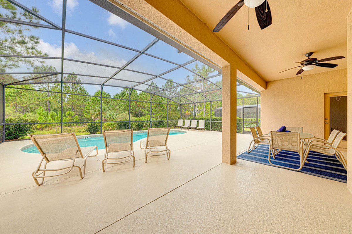 Stunning 5 Bed Villa with Modern Decor, Pool and Games Room
