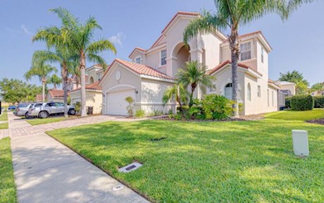 Beautiful and Spacious 5 Bedroom, Home with Private Pool and Spa 
