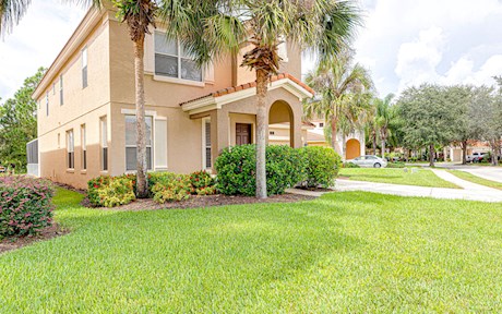 Spacious & Elegant 6 bed 5 Bath Villa on a Gated Resort